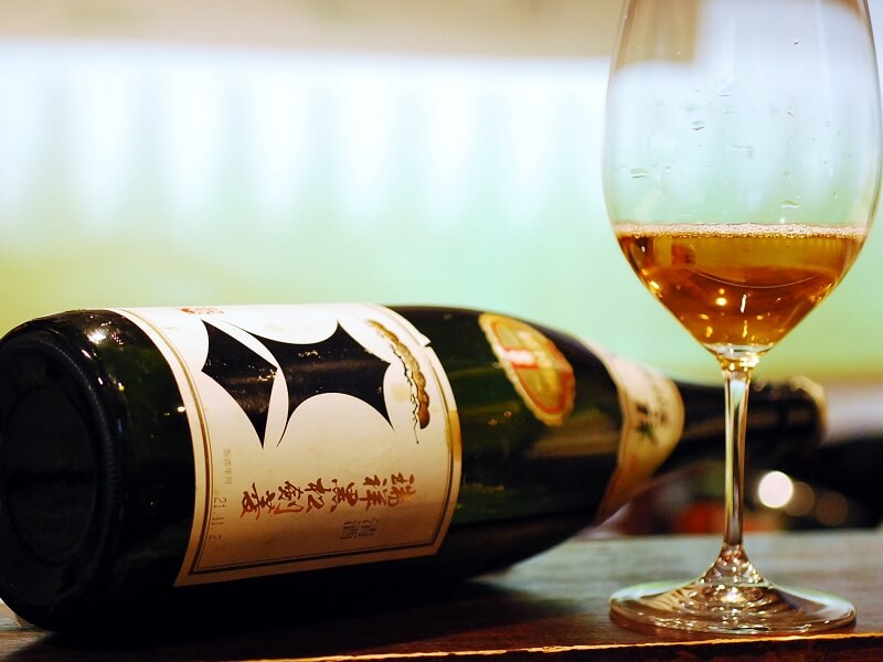 熟成古酒」ってどんな酒？ ―― 長期熟成酒研究会が定める熟成古酒の定義と、その来歴 | 日本酒専門WEBメディア「SAKETIMES」