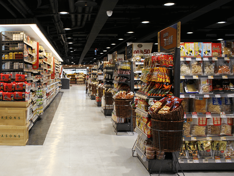 ジェイソンズ・マーケットプレイス店内は広く、日本をはじめ世界各国から輸入した食材を中心に販売されている