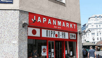 ウィーンで営業する日本食材店「Nippon-ya 日本屋」の外観