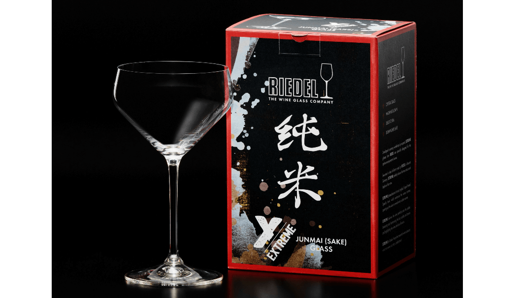 日本酒の純米酒に特化したグラスの写真