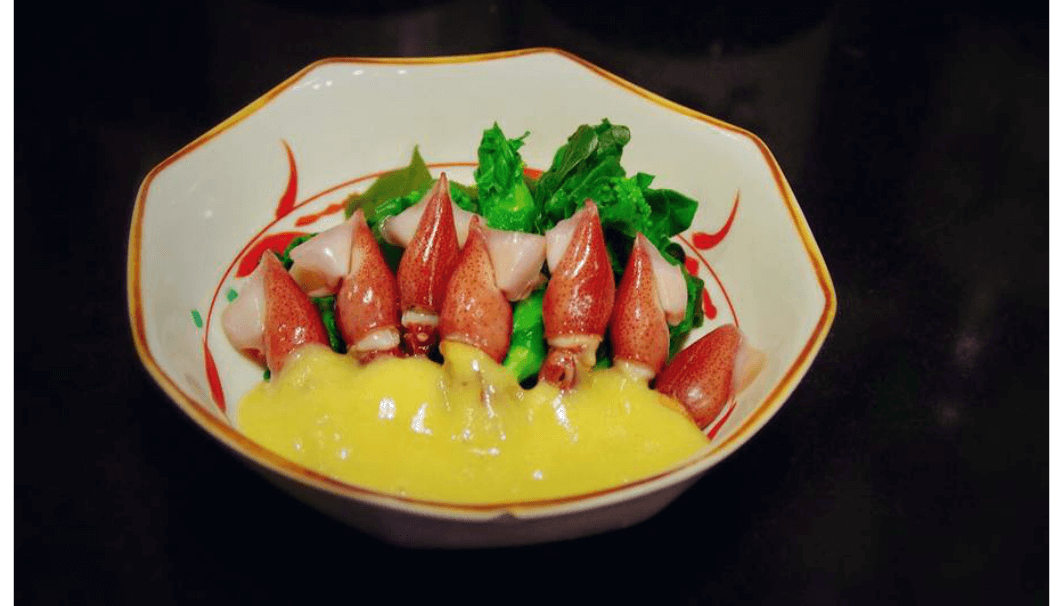 海鮮居酒屋MARUのホタルイカと菜の花の酢味噌和えの写真