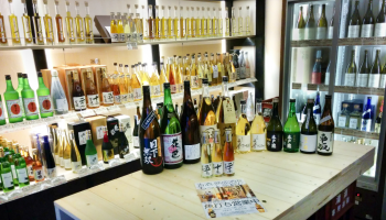 日本酒の古酒・熟成酒専門の酒屋「いにしえ酒店」店内の様子