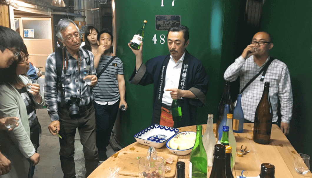 日本酒について語る岩村醸造の社長・渡會充晃さん