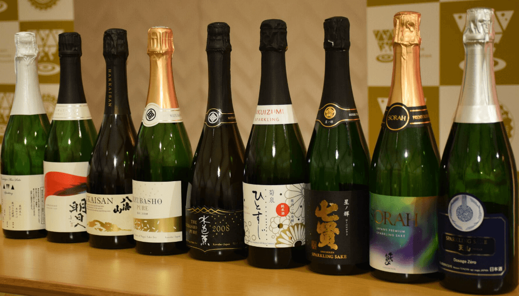 スパークリング日本酒のボトルが並んだ写真
