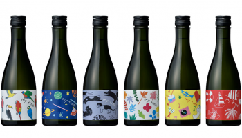 白瀧酒造株式会社の新ブランド純米吟醸　ｍｙ ｔｉｍｅ（マイタイム）のボトルが並んでいる写真