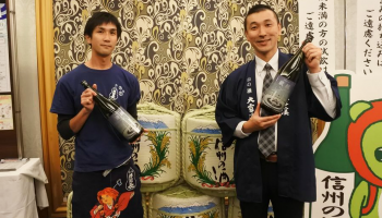 黒澤酒造杜氏の黒澤洋平さん（写真左）と大雪渓酒造杜氏の長瀬護さん（写真右）