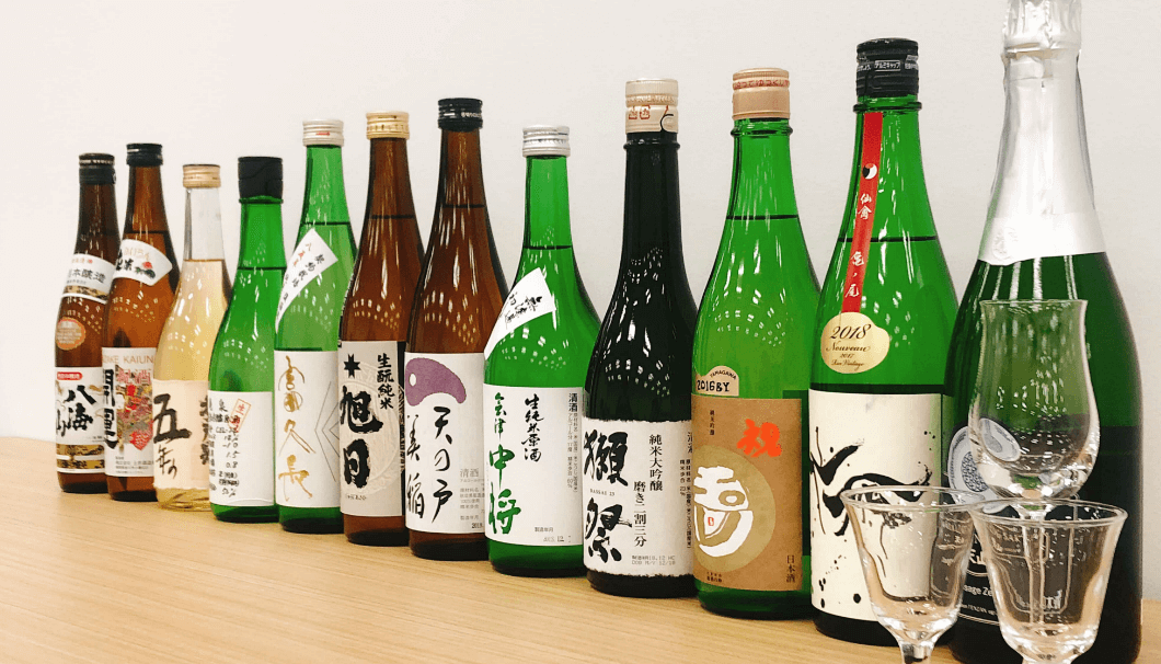 「平成を彩った日本酒フェア」の日本酒が並んでいる写真