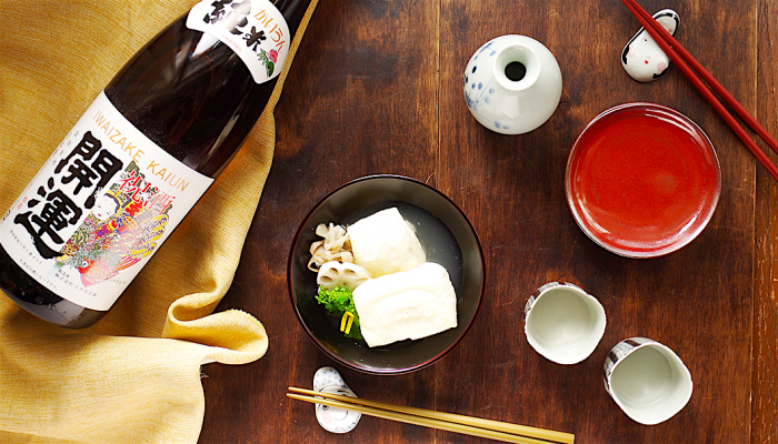 「開運 特別純米」と「揚げ餅のあんかけ」の写真