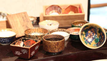 「菊水日本酒文化研究所」に展示されている酒器