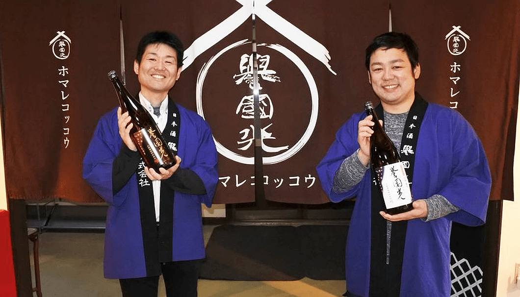 土田酒造 6代目社長の土田祐士さん（写真左）と杜氏の星野元希さん（写真右）