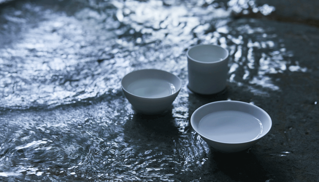 宮下氏が開発した3種の酒器「adobe sake ceramics(アソビ・サケ・セラミックス)」の写真