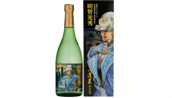 日本酒の新商品「戦国アルカディア名将銘酒47撰 岐阜県代表 純米吟醸 明智光秀」のラベルとボトルの写真