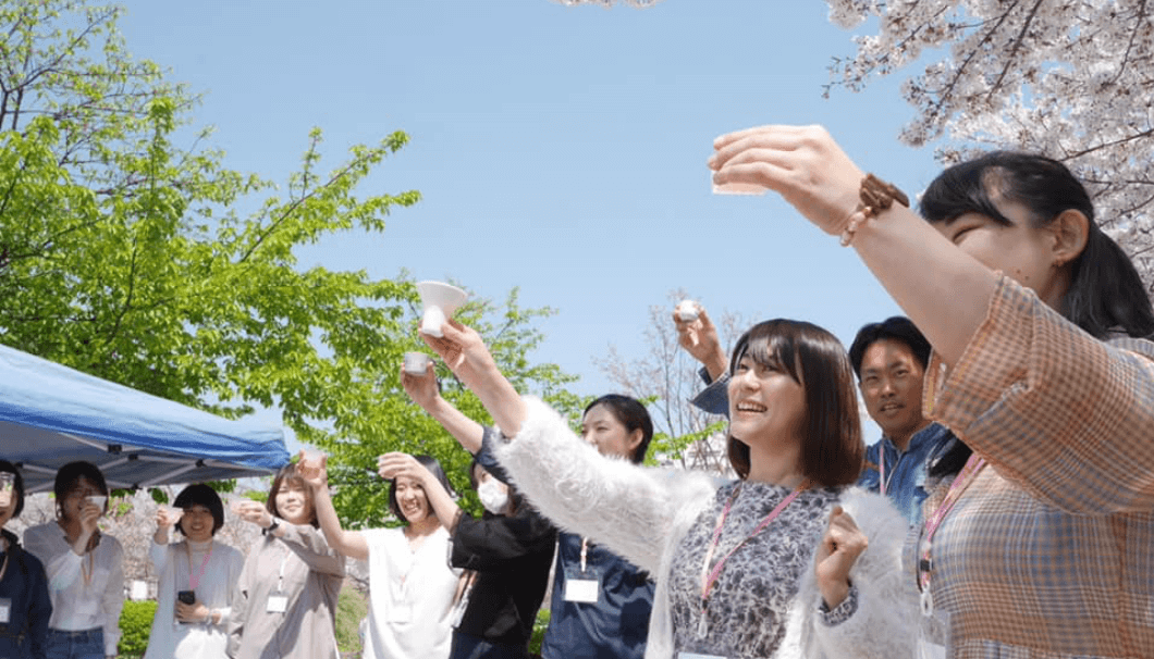 日本酒女子会恒例のお花見会の様子