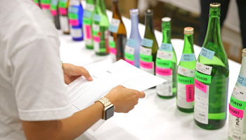 「2020年度 全米日本酒歓評会」の審査風景