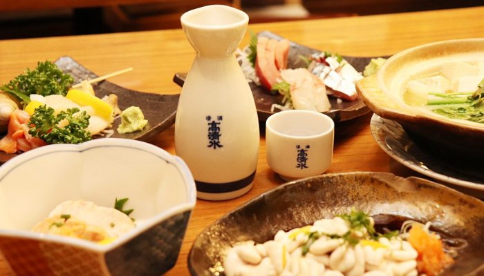 「赤垣」の料理と高清水