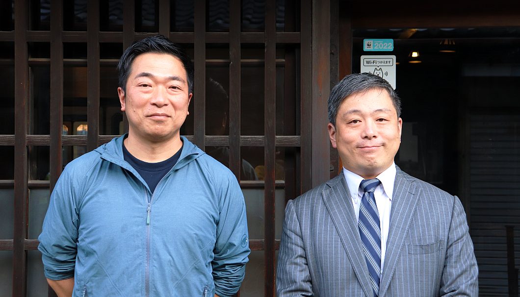 丸井合名会社の代表・村瀬幹男さん(写真左)と剣菱酒造の代表取締役・白樫政孝さん