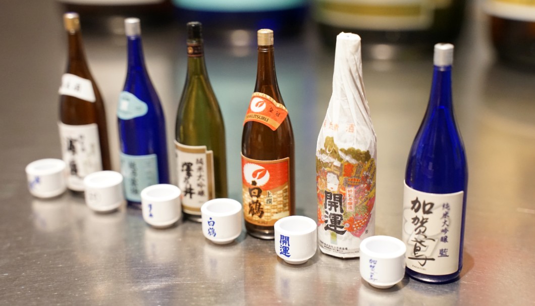 おもちゃメーカー・バンダイの「ガシャポン」と日本酒専門WEBメディア「SAKETIMES」がコラボしたコレクションフィギュア「日本の銘酒 SAKE COLLECTION」の第3弾