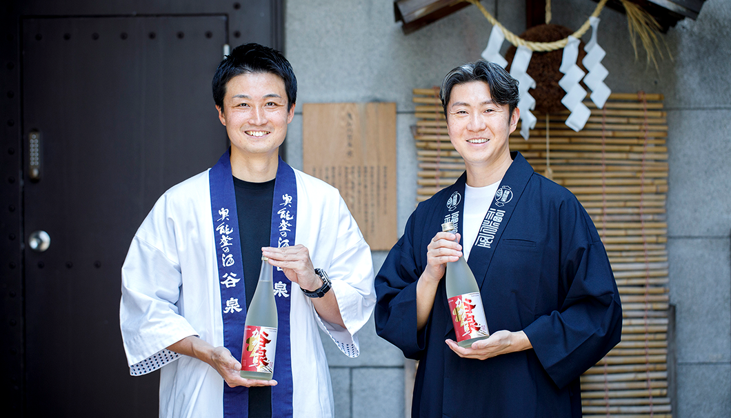 鶴野酒造店の鶴野晋太郎さん（左）と福光屋 専務取締役の福光太一郎さん（右）