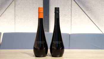 HEAVENSAKE「LABEL ORANGE」（左）と「LABEL NOIR」（右）