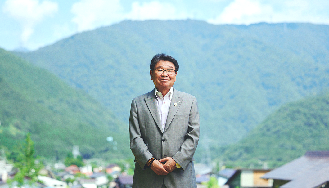 岐阜県白川村の村長 成原茂さん