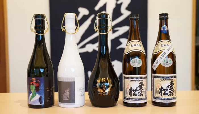 「IWC 2025」のトロフィーを獲得した新澤醸造店の日本酒