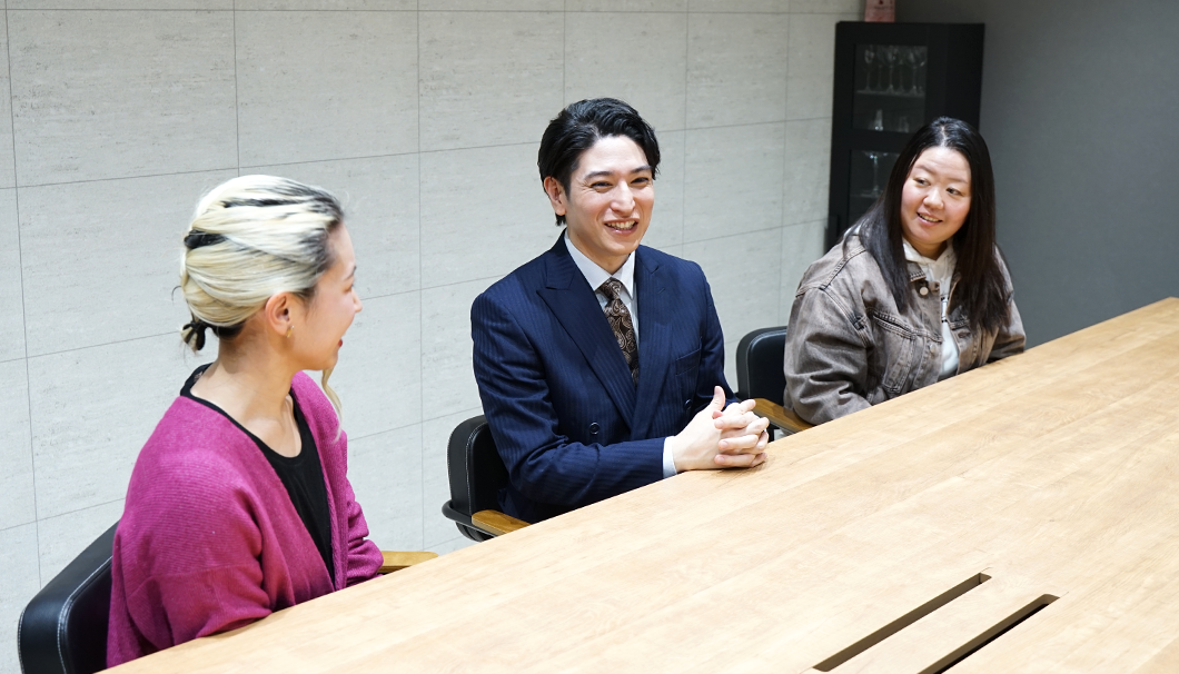 （左から順に）JUNERAYさん、並里直哉さん、藤代あゆみさん