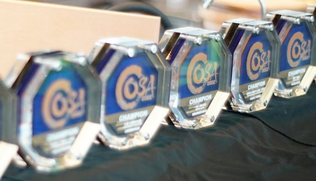 「Oriental Sake Awards」のトロフィー