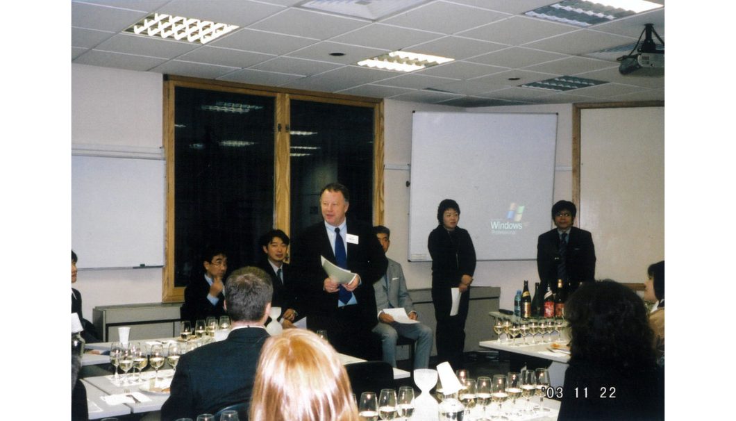 2003年にロンドンのWSETで開催された日本酒セミナーの様子（写真提供：佐浦）
